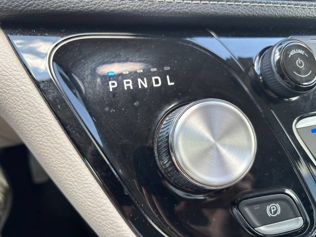 Used 2024 Chrysler Pacifica Limited FWD image 27