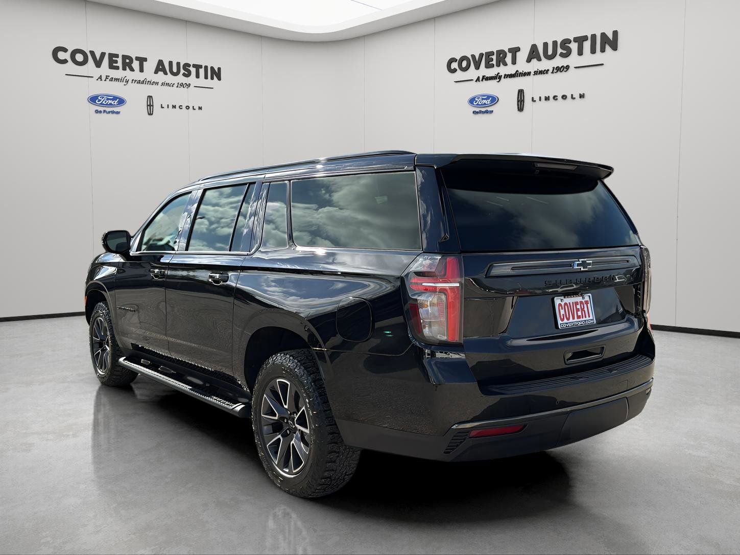 Used 2022 Chevrolet Suburban Z71 w/ Luxury Package image 3