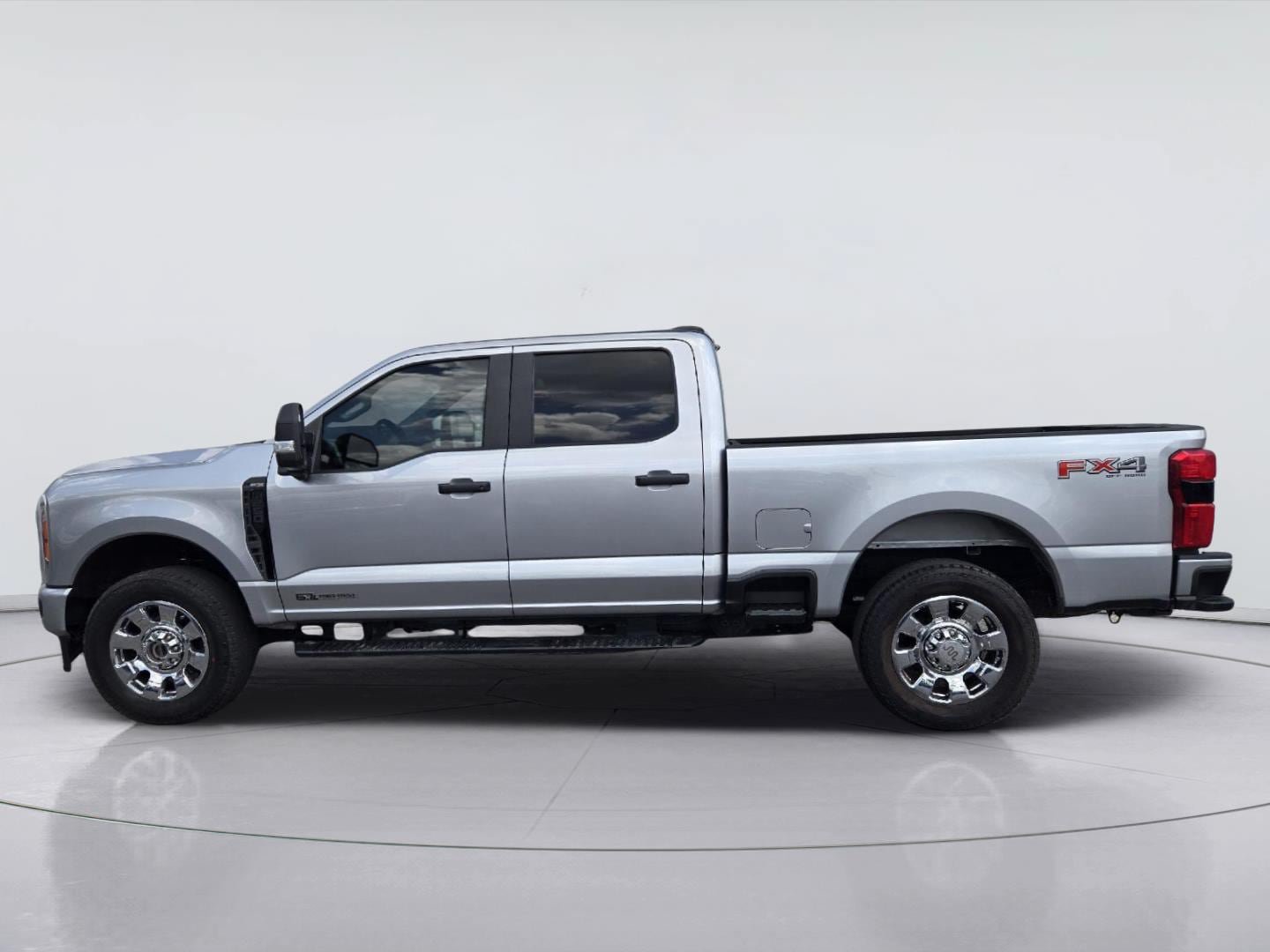 Certified 2023 Ford F250 XL w/ STX Appearance Package AWD/4WD image 3