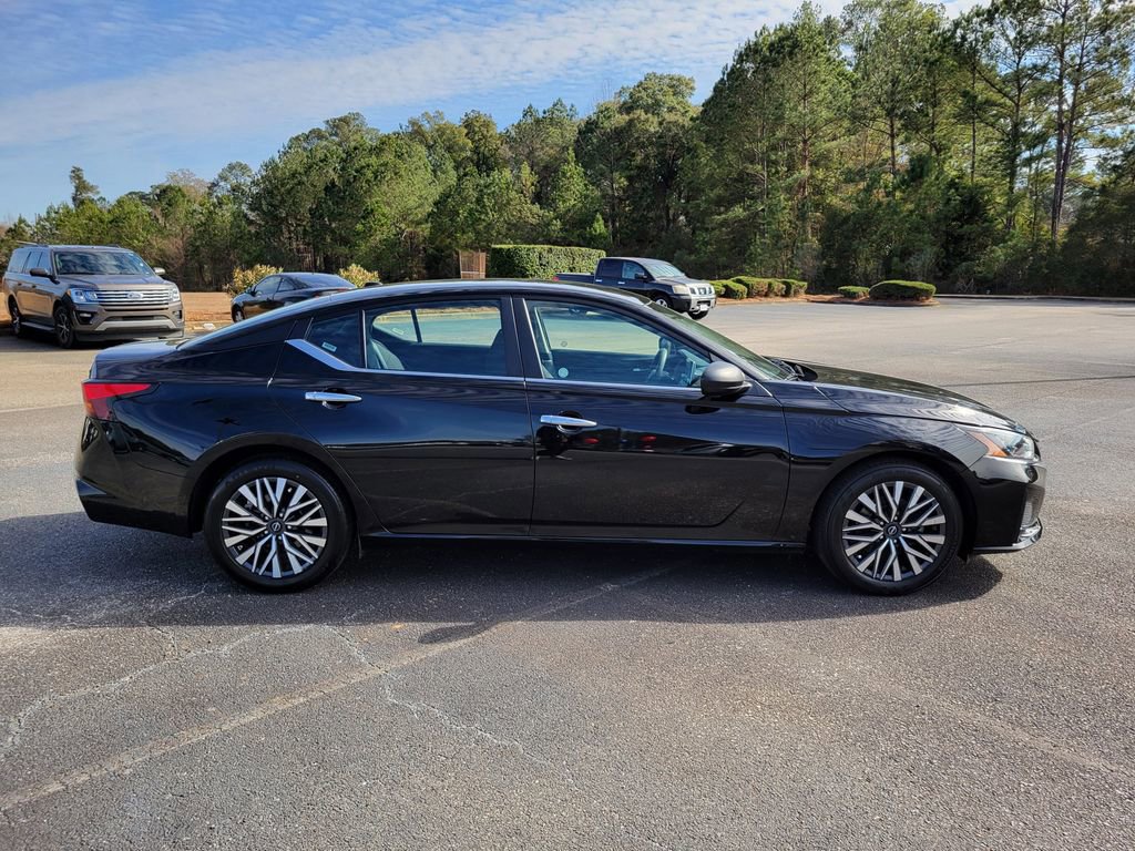 Used 2024 Nissan Altima 2.5 SV image 5