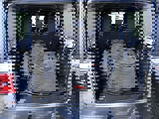 Used 2018 Jeep Wrangler Unlimited Sahara image 9