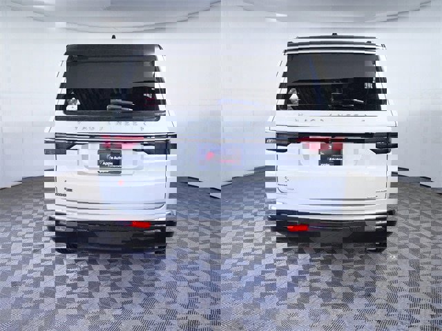 Used 2022 Jeep Wagoneer Series III w/ Premium Group I image 4