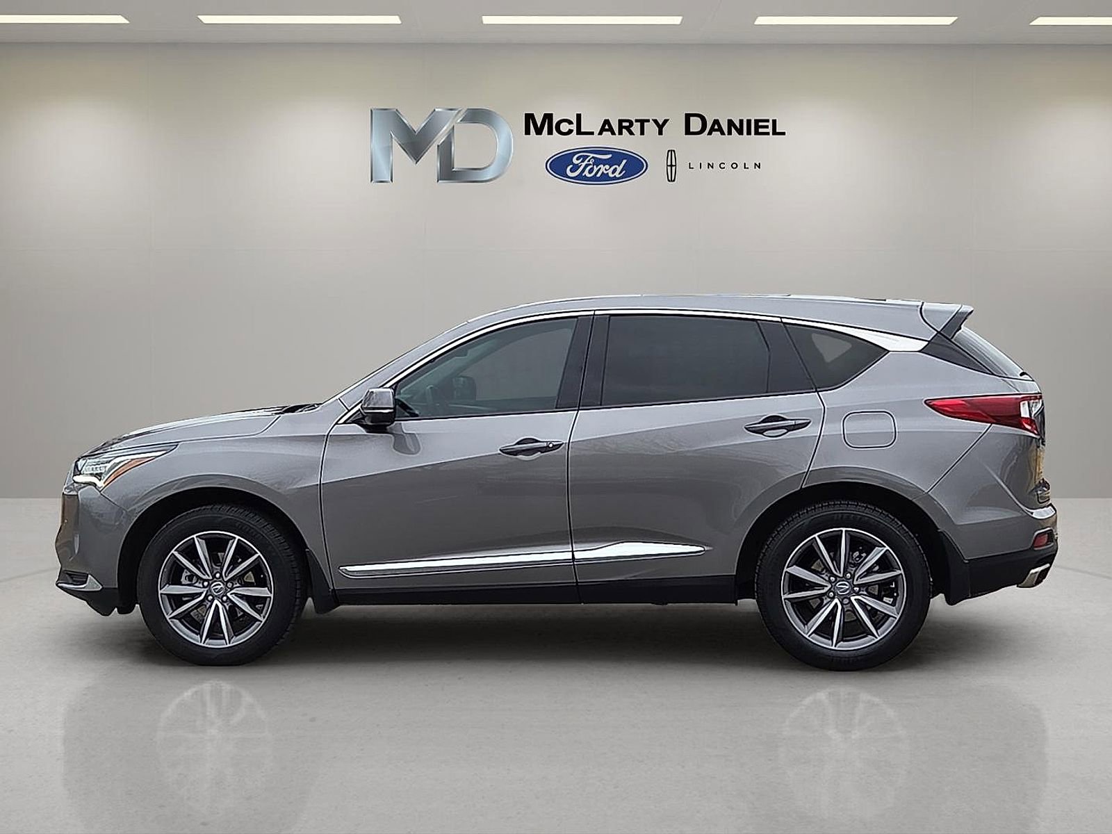 Used 2023 Acura RDX w/ Technology Package image 3