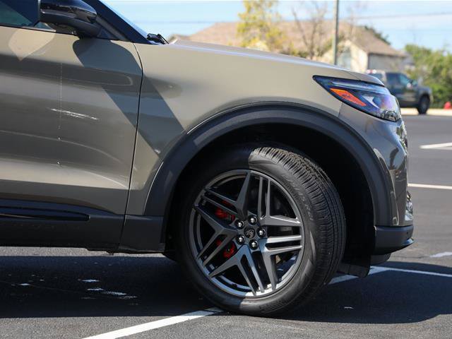 Certified 2026 Ford Explorer ST AWD/4WD image 8