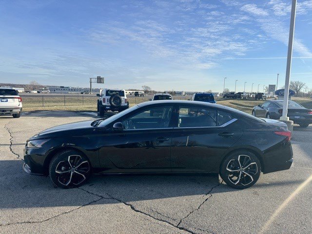 Used 2024 Nissan Altima 2.5 SR image 2