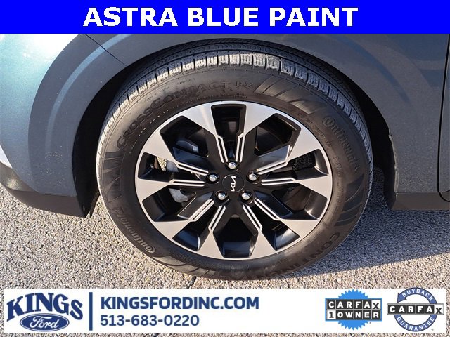 Used 2024 Kia Carnival EX image 9