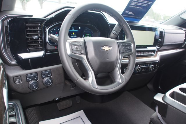 Used 2023 Chevrolet Silverado 1500 LT AWD/4WD image 16