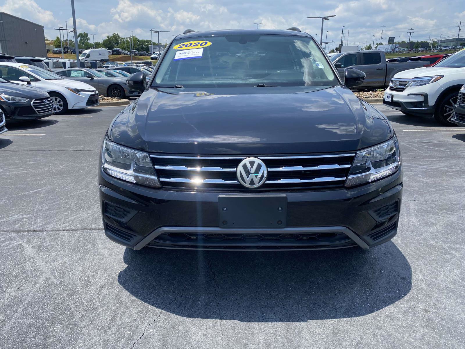 Used 2020 Volkswagen Tiguan SE FWD image 2