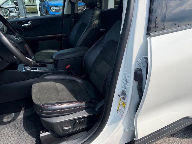 Certified 2022 Ford Escape SEL w/ SEL Stealth AWD Package image 9