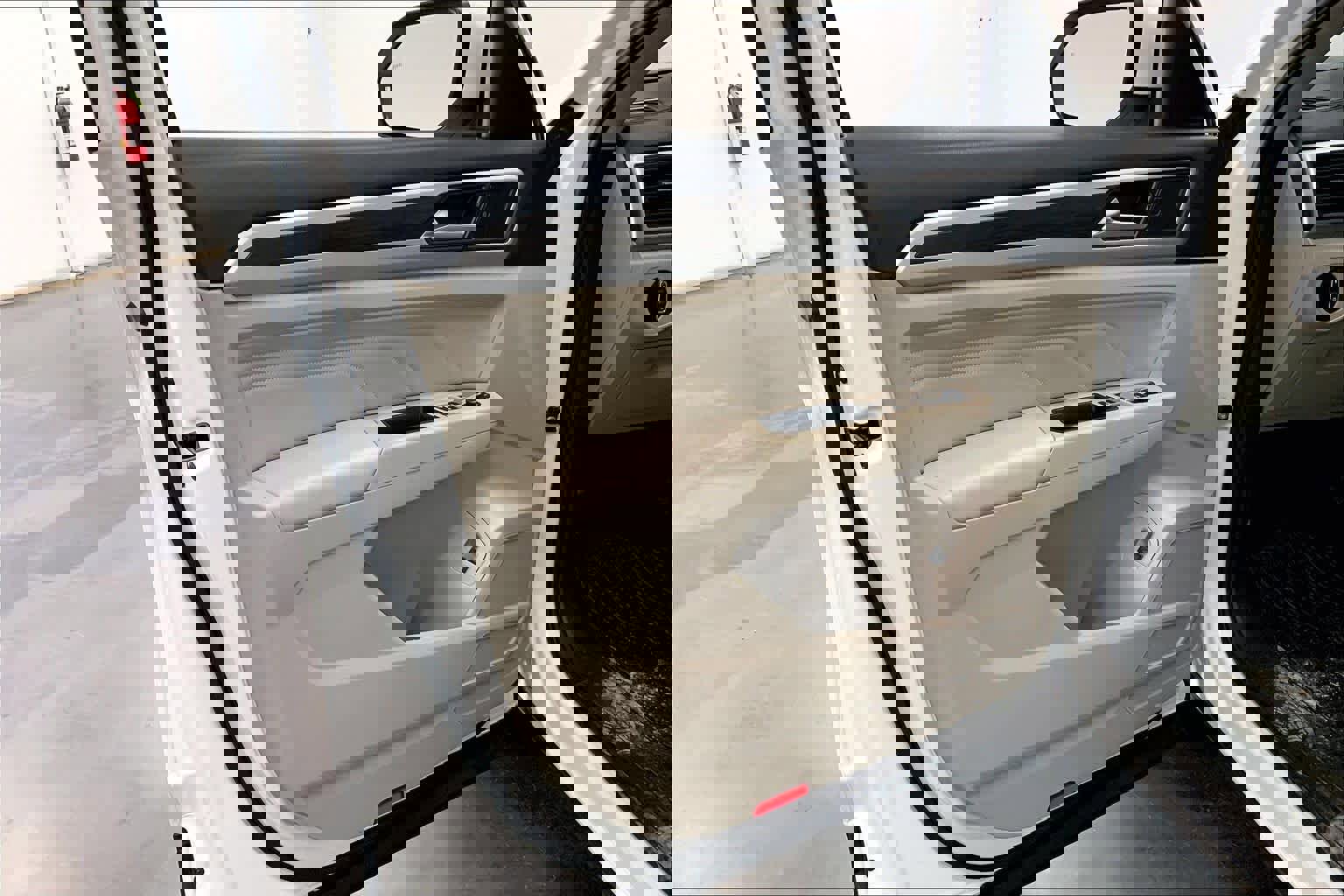 Used 2021 Volkswagen Atlas SE w/ Panoramic Sunroof Package image 19