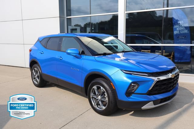 Used 2025 Chevrolet Blazer LT AWD/4WD image 2
