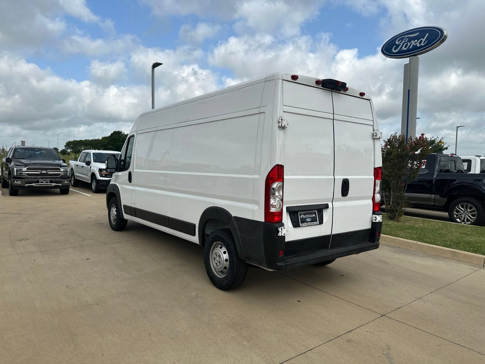 Used 2023 RAM ProMaster 2500 w/ Premium Convenience Group (B) FWD video 3