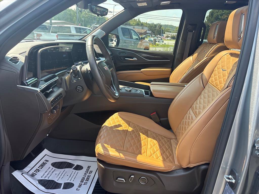 Used 2024 Cadillac Escalade Sport w/ LPO, ONYX Package AWD/4WD image 23