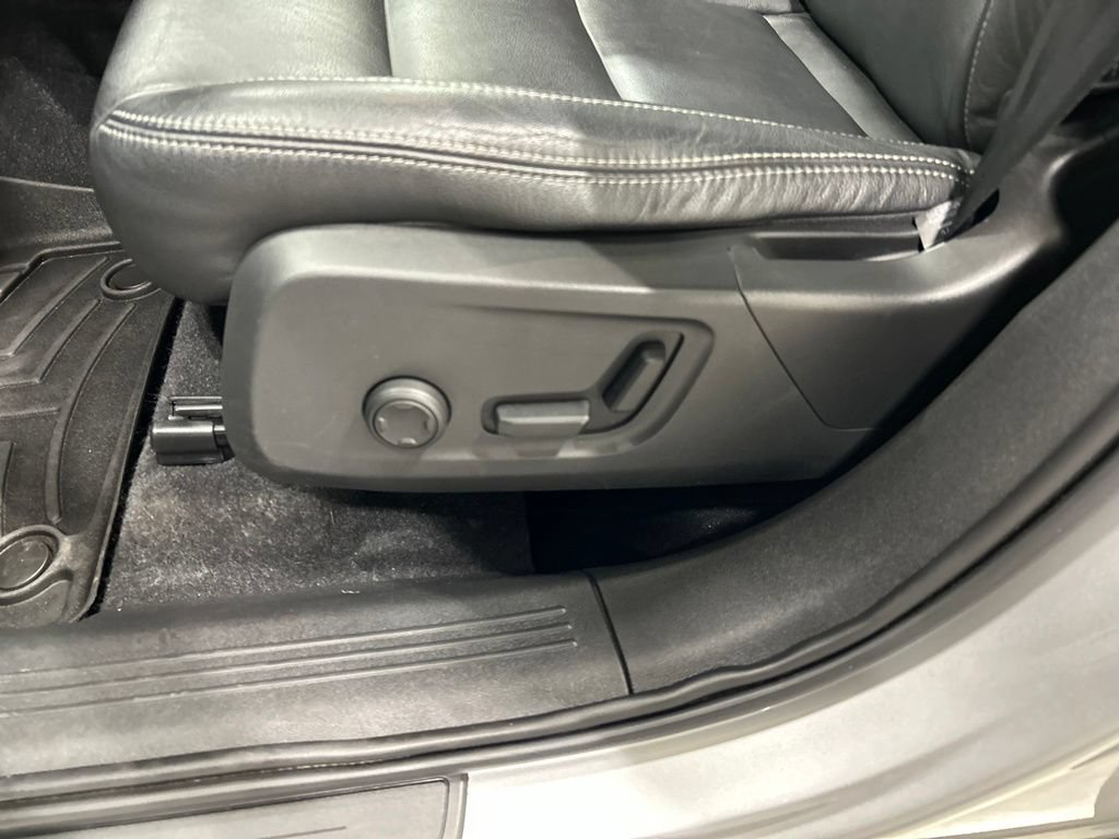 Used 2019 Volvo XC40 T5 Momentum AWD/4WD image 12