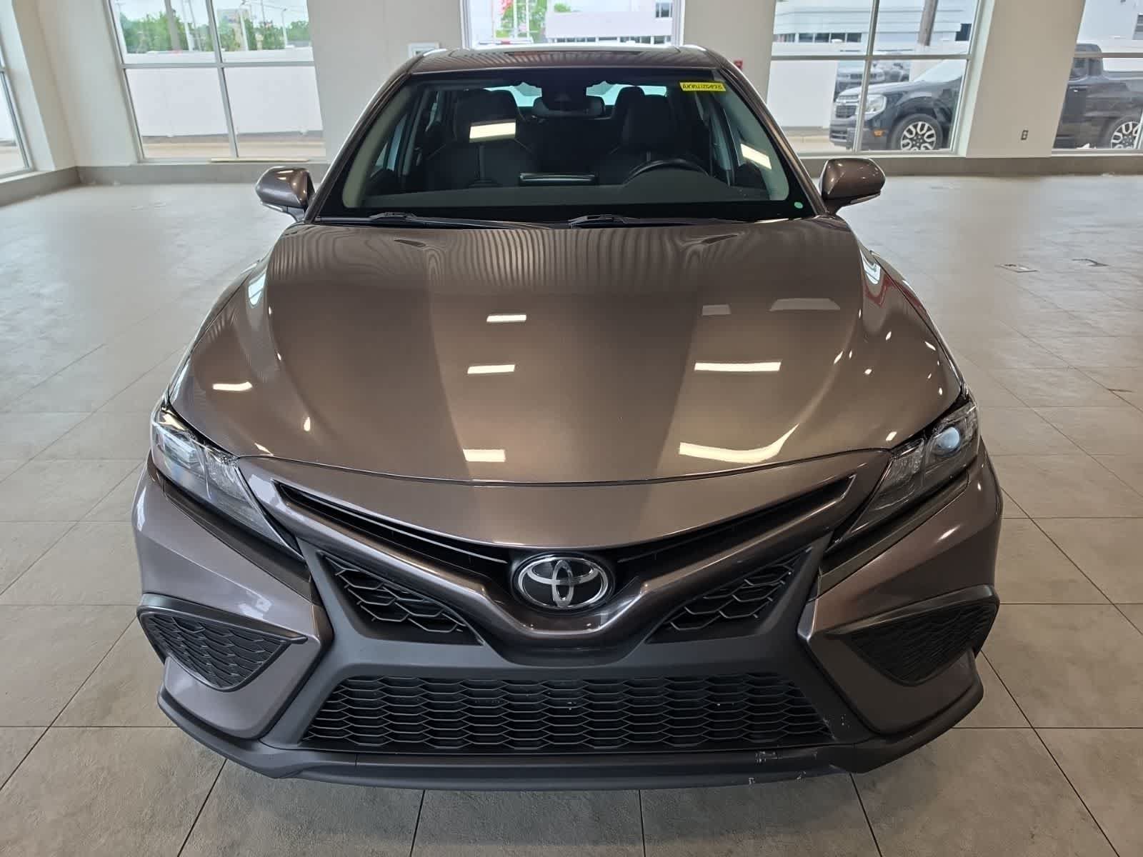 Used 2024 Toyota Camry SE AWD/4WD image 3