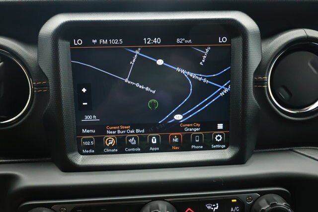 Used 2021 Jeep Wrangler Unlimited Sahara AWD/4WD image 3