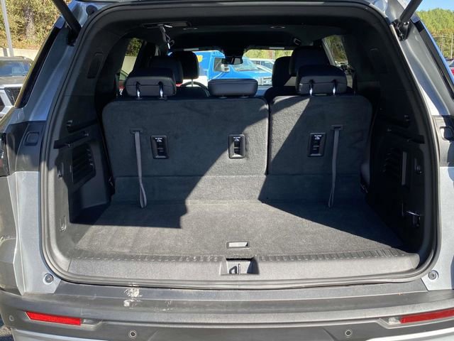 Used 2025 Chevrolet Traverse LT w/ Driver Confidence Package image 12