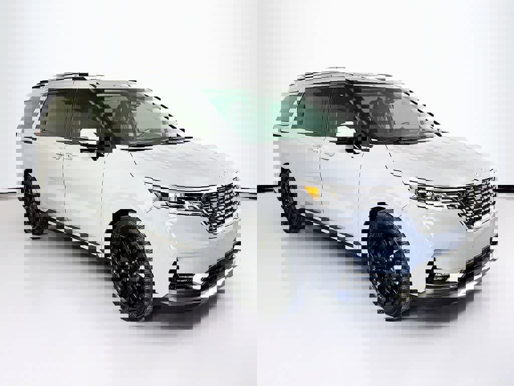 Used 2023 Kia Carnival SX Prestige image 7