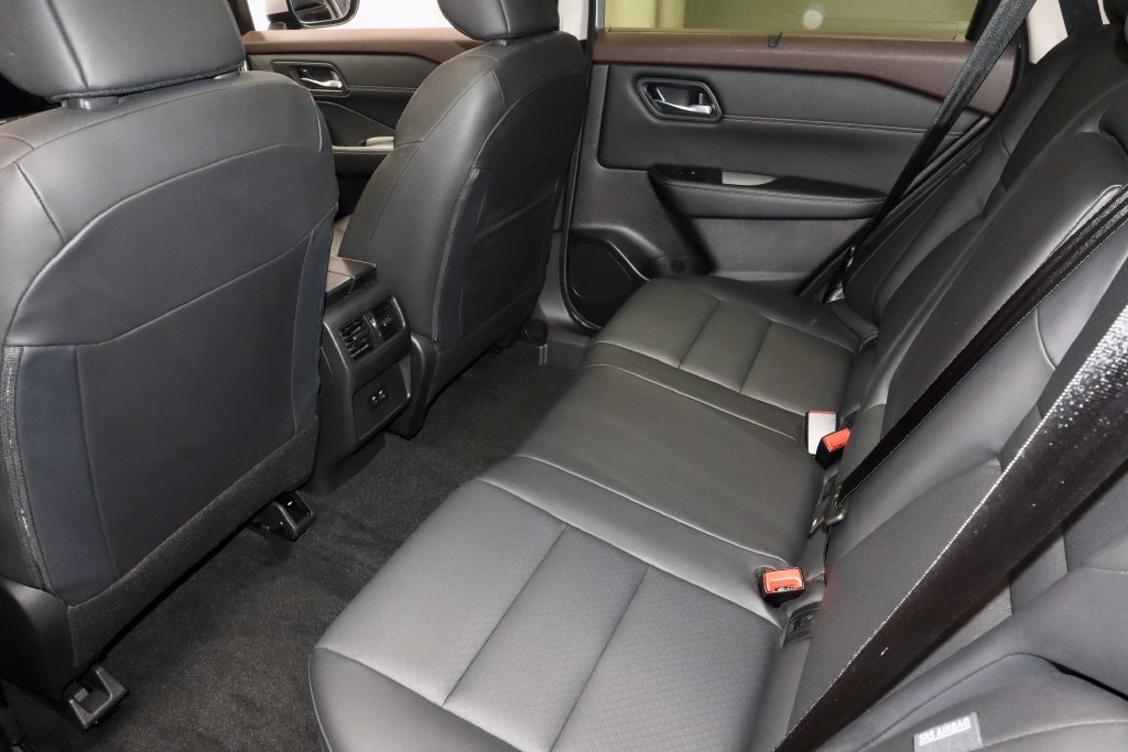 Used 2023 Nissan Rogue SV w/ SV Premium B Package AWD/4WD image 19