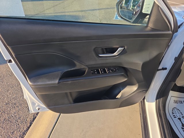 Used 2024 Hyundai Kona Limited AWD/4WD image 11