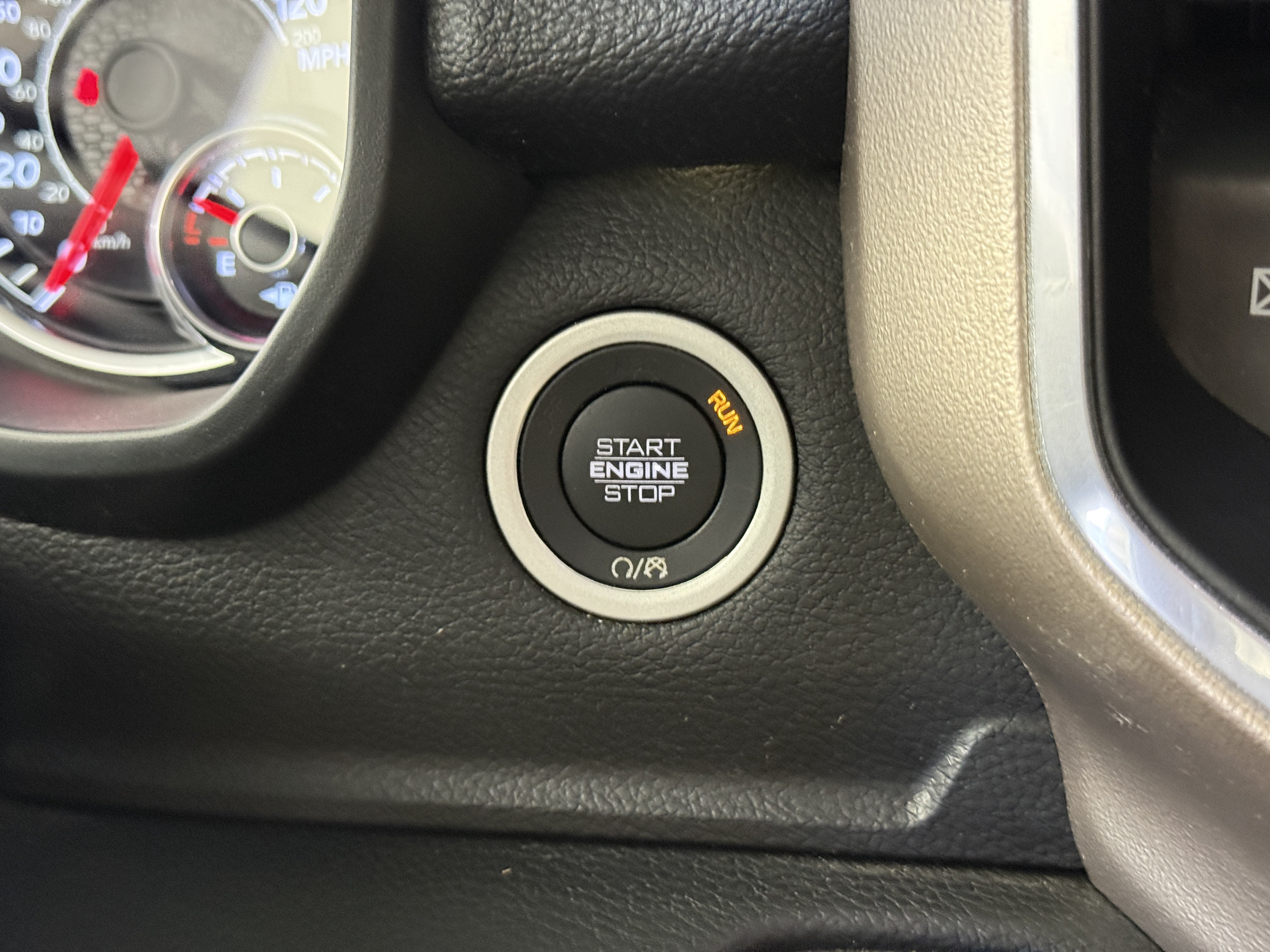 Used 2020 RAM 1500 Laramie RWD image 28