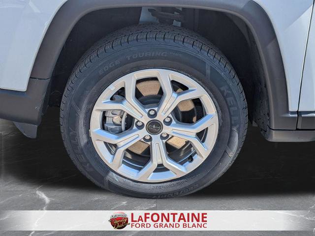 Used 2025 Jeep Compass Latitude w/ Sun & Sound Group AWD/4WD image 33