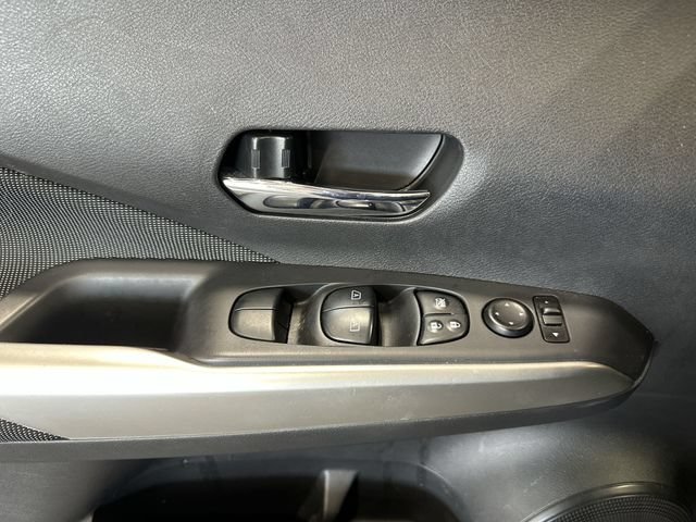 Used 2019 Nissan Kicks SV FWD image 19