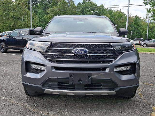 Certified 2023 Ford Explorer XLT w/ Equipment Group 202A AWD/4WD image 3