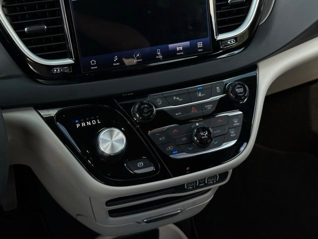 Used 2023 Chrysler Pacifica Touring-L FWD image 26