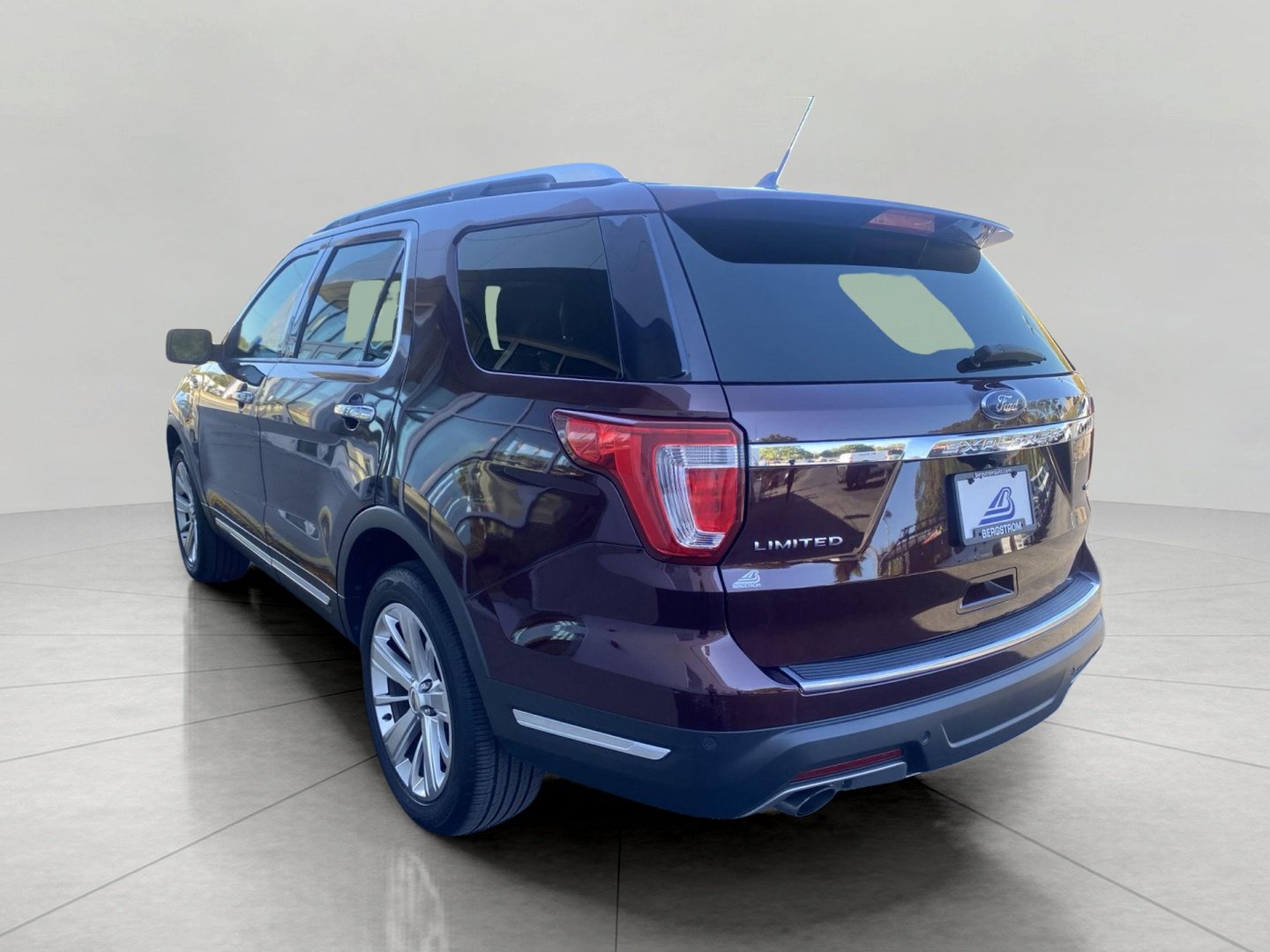 Certified 2019 Ford Explorer Limited AWD/4WD image 8