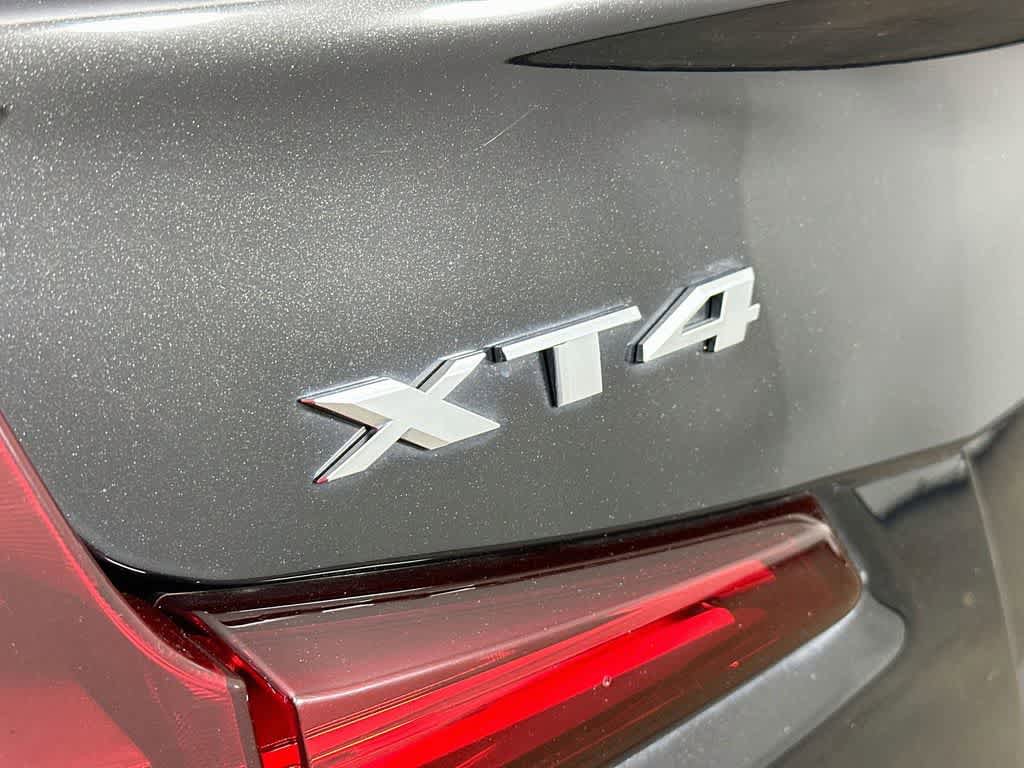 Used 2023 Cadillac XT4 Premium Luxury w/ Technology Package FWD image 7