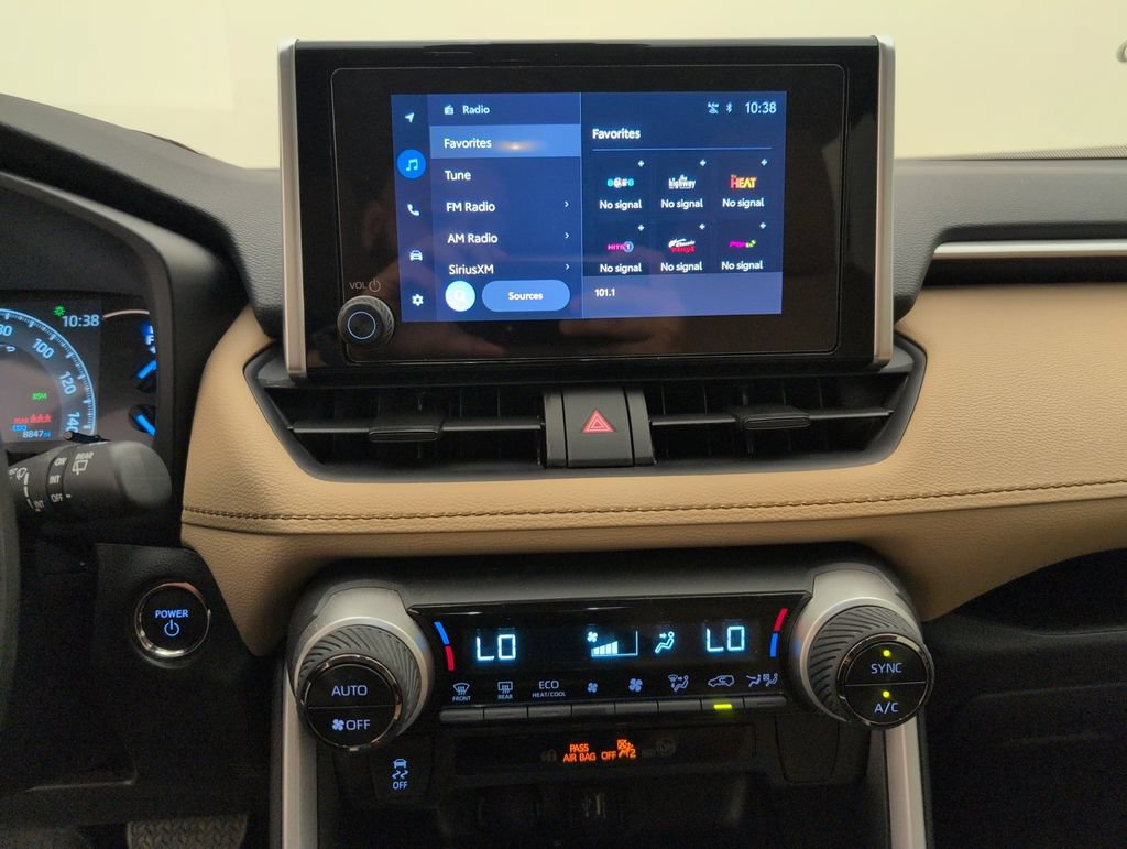 Used 2025 Toyota RAV4 XLE AWD/4WD image 26