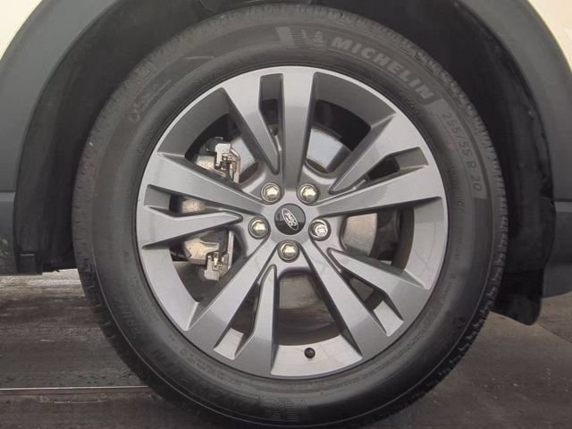 Certified 2024 Ford Explorer XLT w/ Equipment Group 202A AWD/4WD image 7
