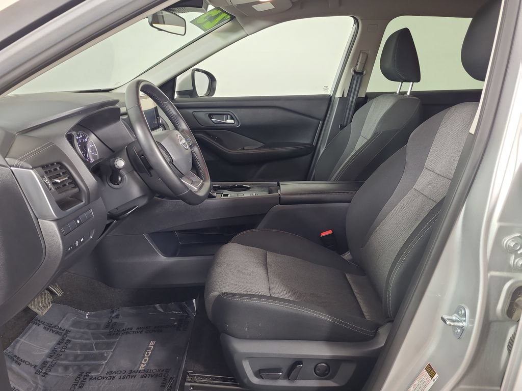 Used 2025 Nissan Rogue SV FWD image 19