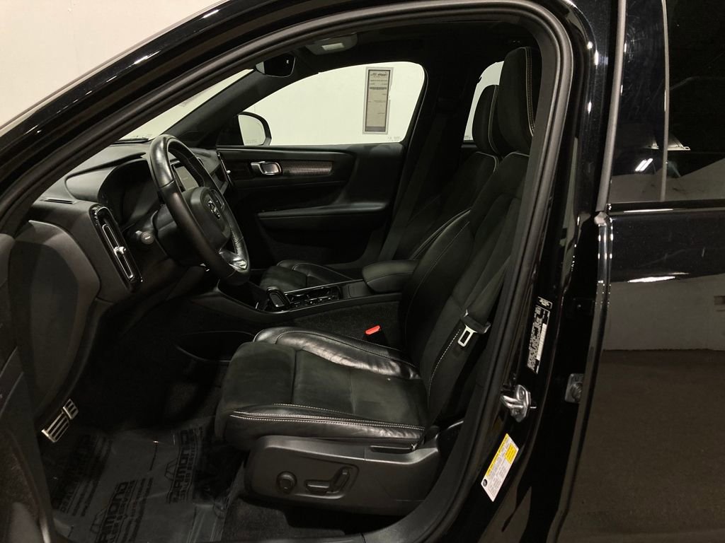 Used 2021 Volvo XC40 T5 R-Design image 22