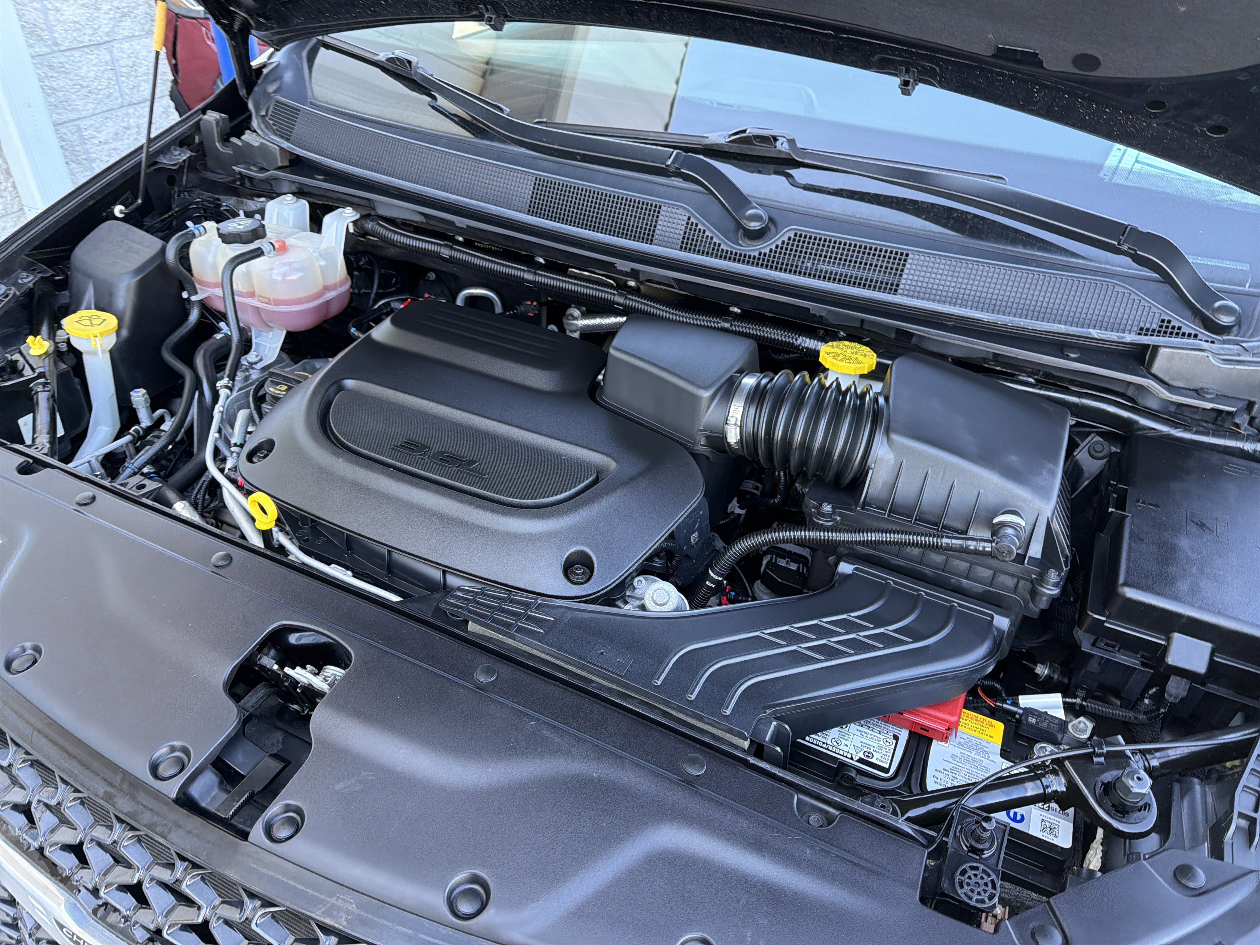 Used 2025 Chrysler Pacifica Select image 48