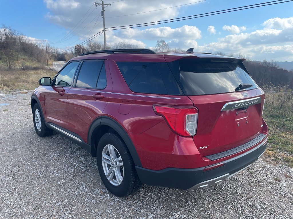Certified 2022 Ford Explorer XLT w/ Equipment Group 202A image 3