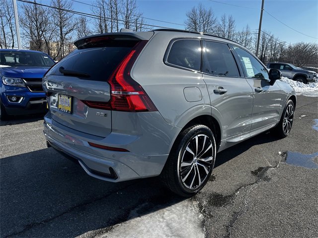 Used 2024 Volvo XC60 B5 Plus image 5