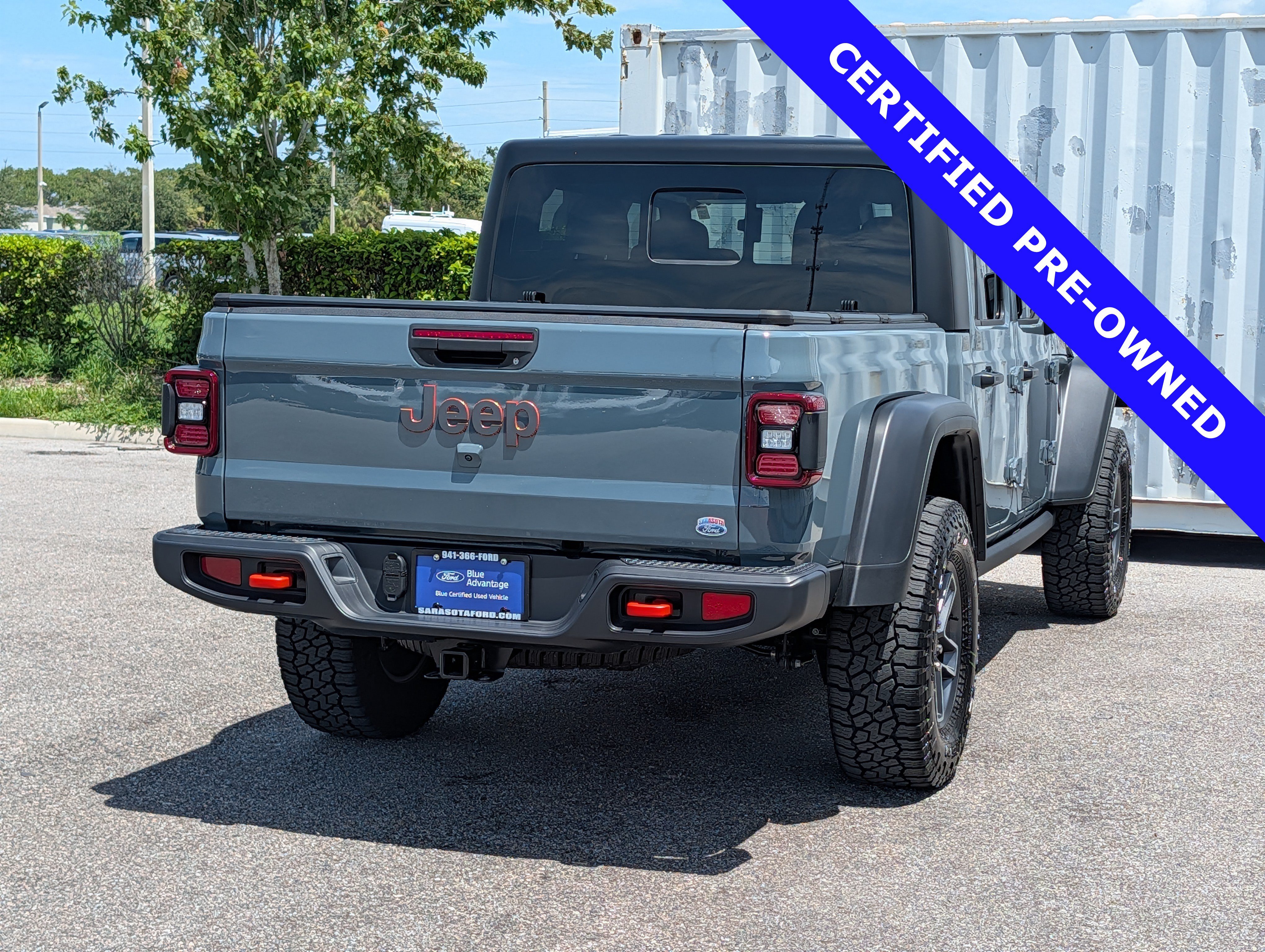 Used 2025 Jeep Gladiator Mojave w/ Convenience Group AWD/4WD image 5