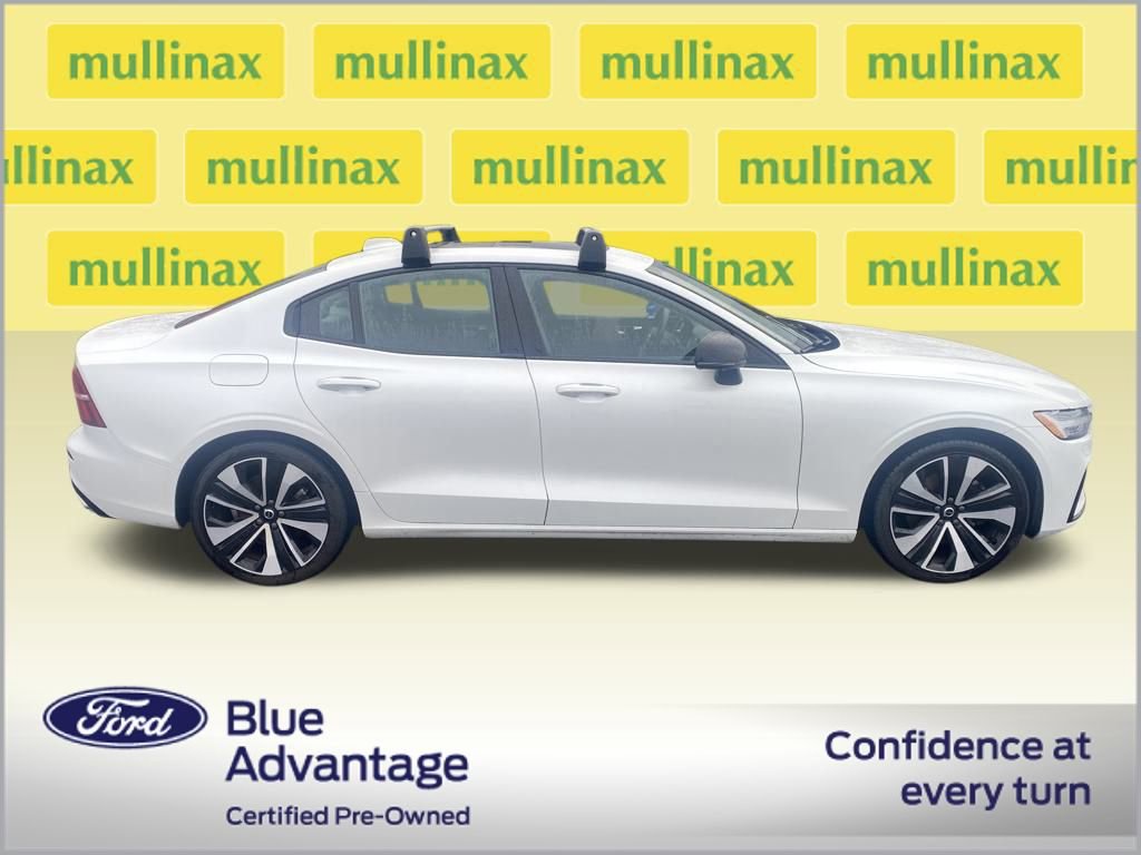 Used 2022 Volvo S60 B5 Momentum w/ Advanced Package image 2