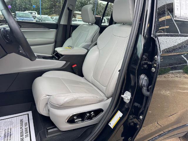 Used 2023 Jeep Grand Cherokee Overland w/ Advanced Protech Group III AWD/4WD image 12