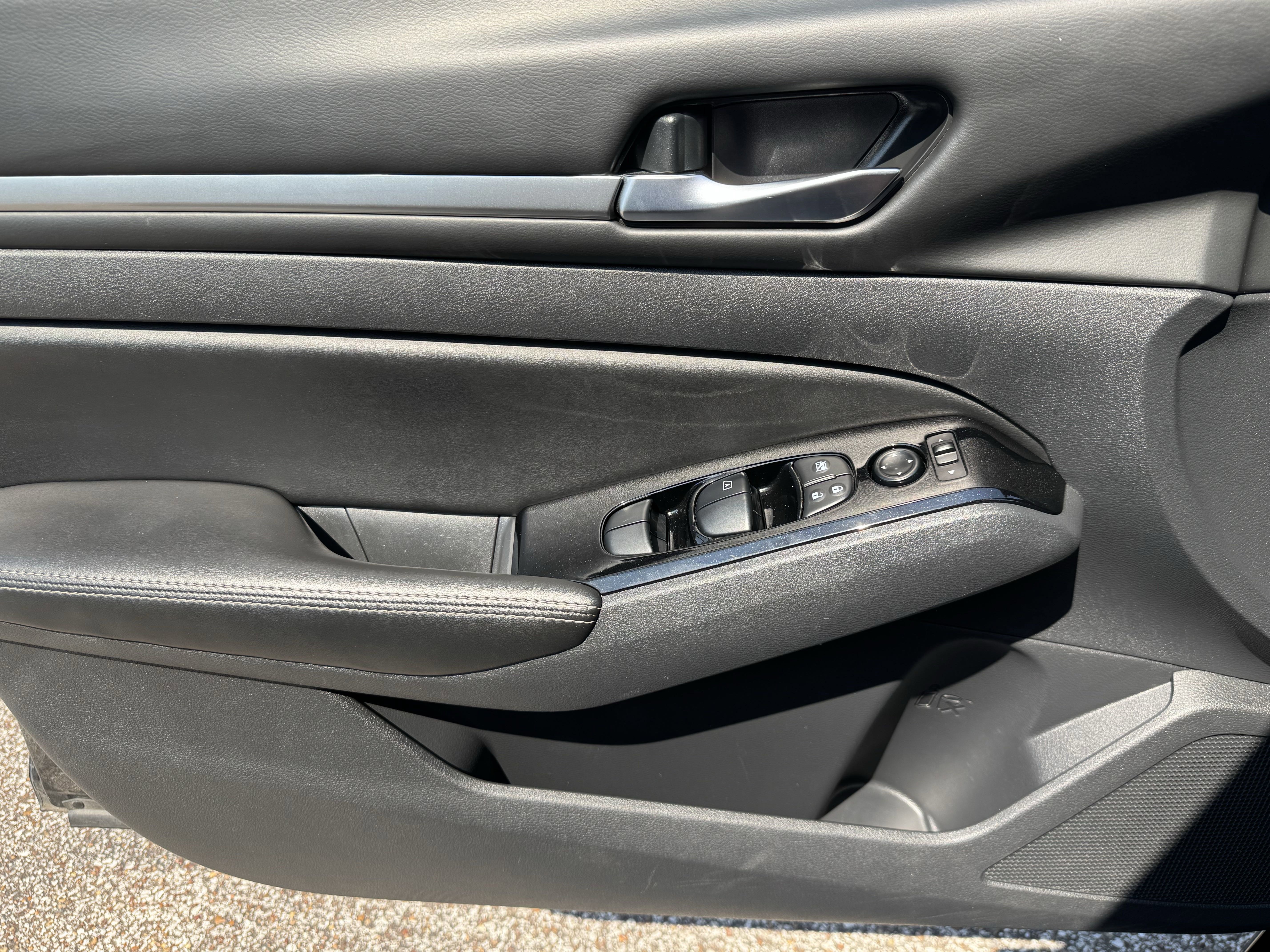 Used 2023 Nissan Altima 2.5 SV image 14