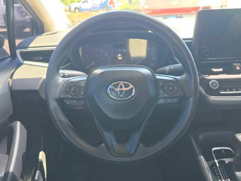 Used 2025 Toyota Corolla LE FWD image 11