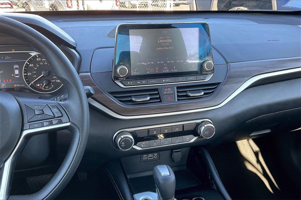 Used 2023 Nissan Altima 2.5 SV image 5