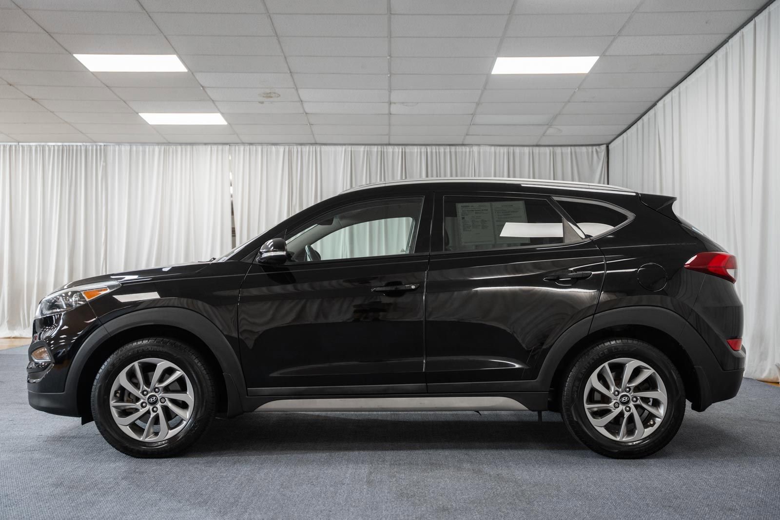 Used 2017 Hyundai Tucson SE Plus AWD/4WD image 5