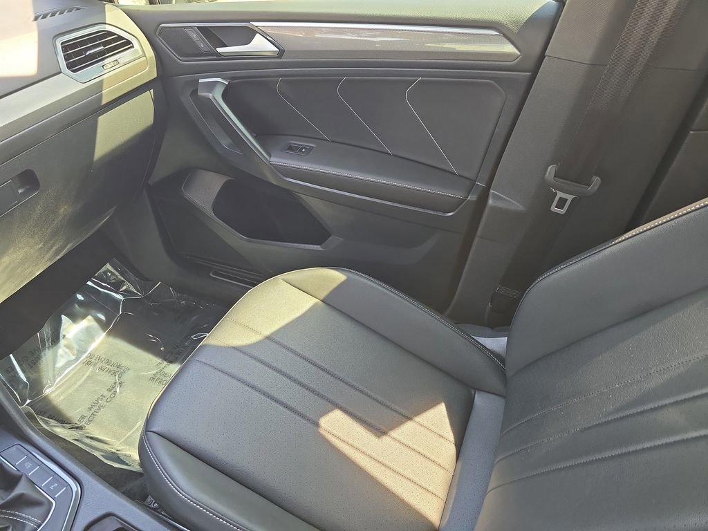 Used 2024 Volkswagen Tiguan SE R-Line image 14