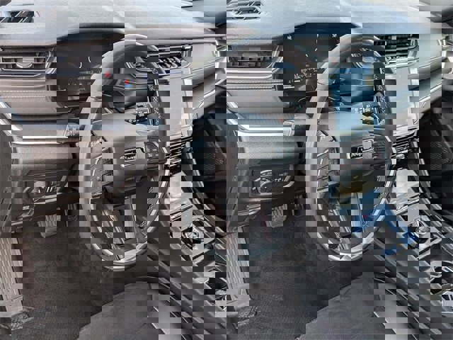 Used 2024 Jeep Grand Cherokee L Altitude image 11