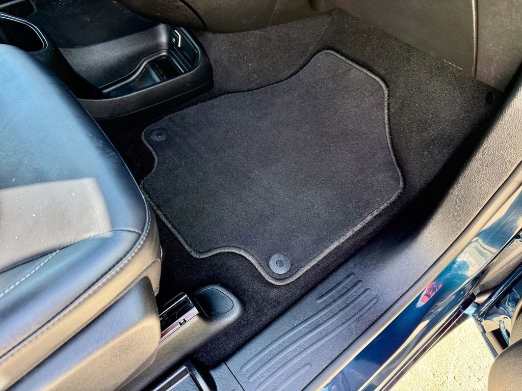 Used 2025 Chrysler Pacifica Select image 21