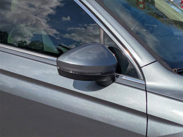 Used 2018 Volkswagen Tiguan SE image 11