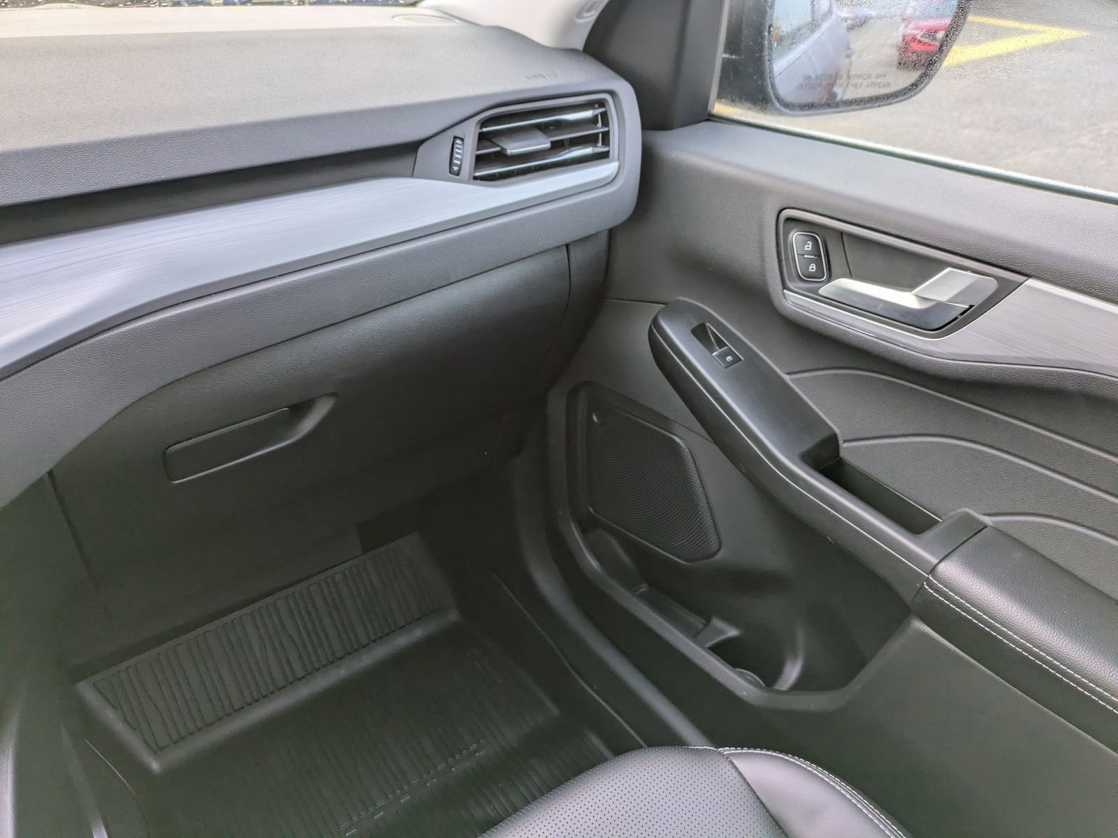 Certified 2025 Ford Escape Platinum image 19